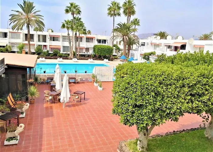 Apartman Cozy One Bedroom With Spacious Terrace. Pool And Garden View *