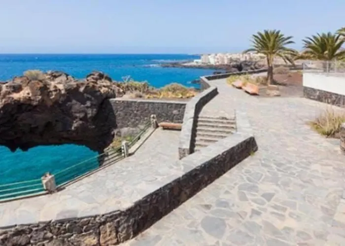 Apartman Cozy One Bedroom With Spacious Terrace. Pool And Garden View