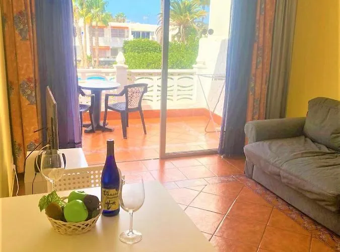 Cozy One Bedroom With Spacious Terrace. Pool And Garden View Appartement